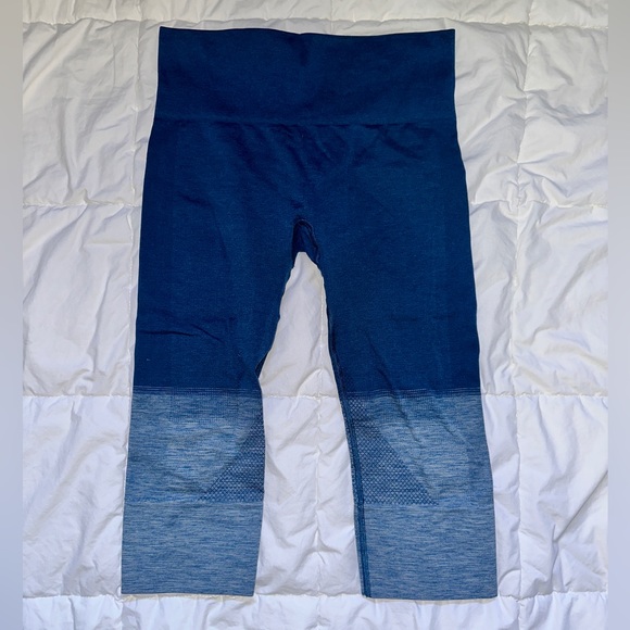 Lululemon compression cropped legging. Size 6. - Picture 1 of 2